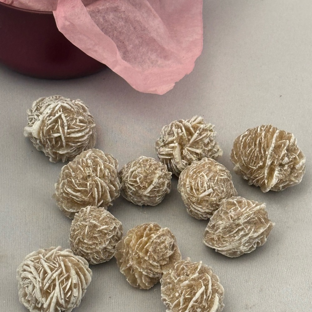 Desert Rose Selenite 6.5 oz in cranberry colored tin - Picture 3 of 5